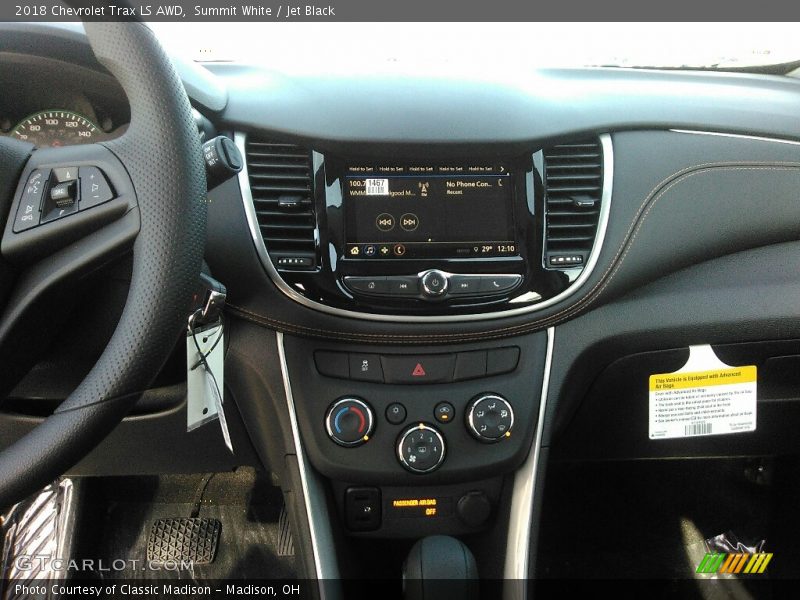 Summit White / Jet Black 2018 Chevrolet Trax LS AWD