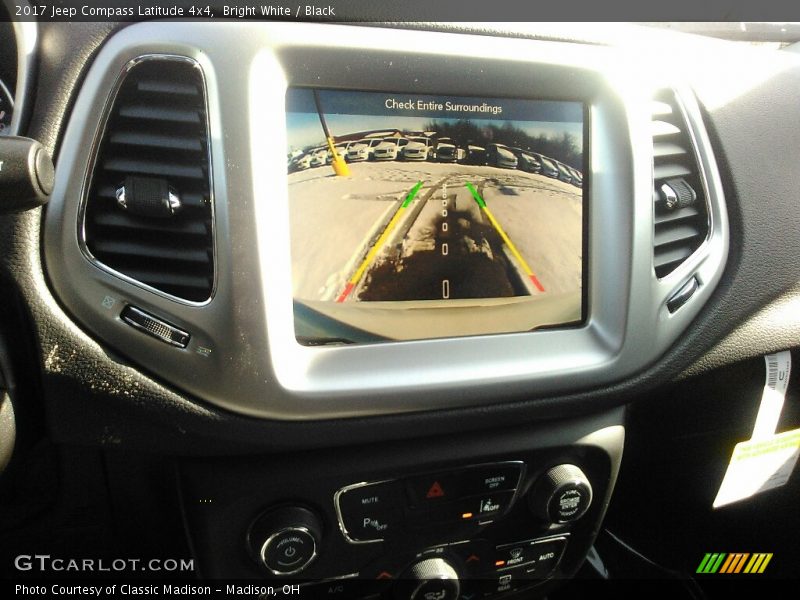 Bright White / Black 2017 Jeep Compass Latitude 4x4