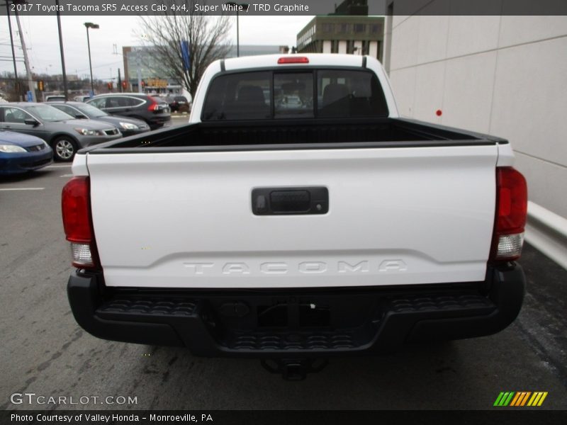 Super White / TRD Graphite 2017 Toyota Tacoma SR5 Access Cab 4x4
