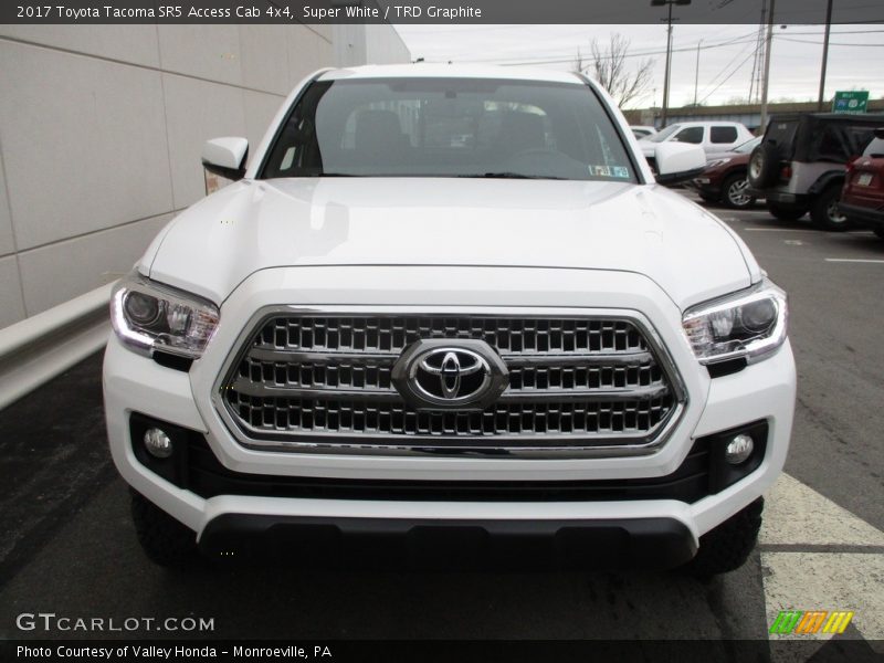 Super White / TRD Graphite 2017 Toyota Tacoma SR5 Access Cab 4x4