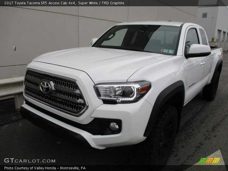 Super White / TRD Graphite 2017 Toyota Tacoma SR5 Access Cab 4x4