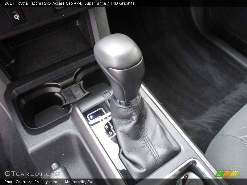 Super White / TRD Graphite 2017 Toyota Tacoma SR5 Access Cab 4x4