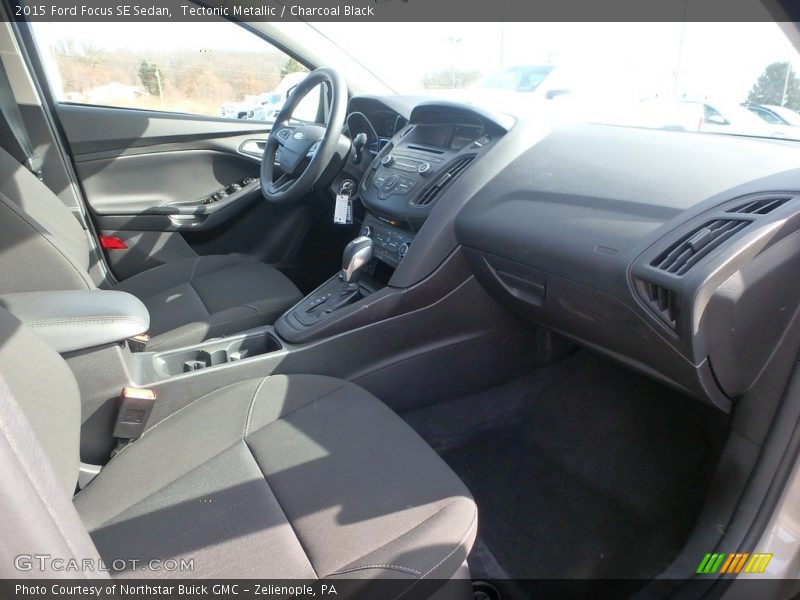 Tectonic Metallic / Charcoal Black 2015 Ford Focus SE Sedan