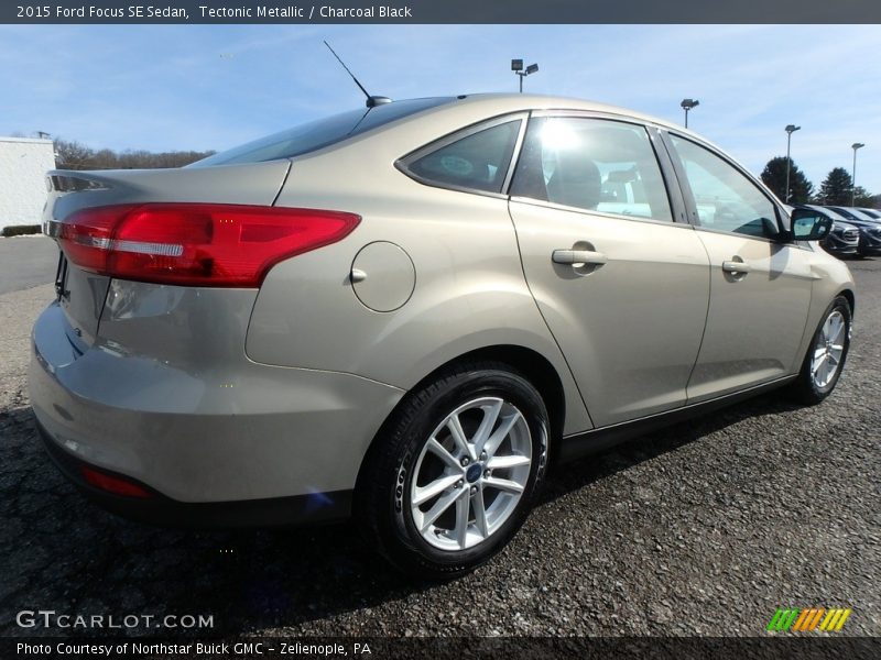 Tectonic Metallic / Charcoal Black 2015 Ford Focus SE Sedan