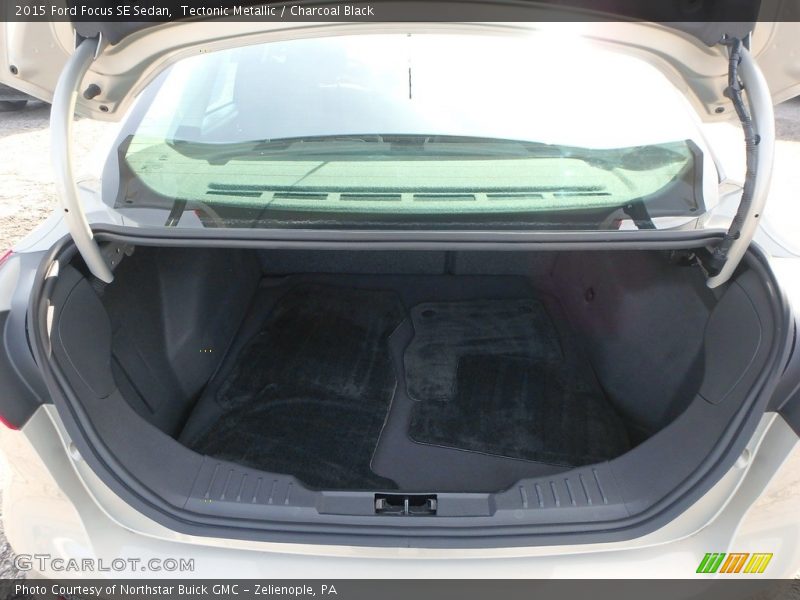 Tectonic Metallic / Charcoal Black 2015 Ford Focus SE Sedan