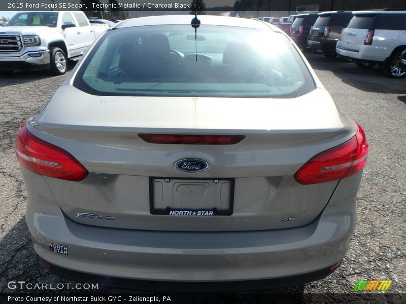 Tectonic Metallic / Charcoal Black 2015 Ford Focus SE Sedan
