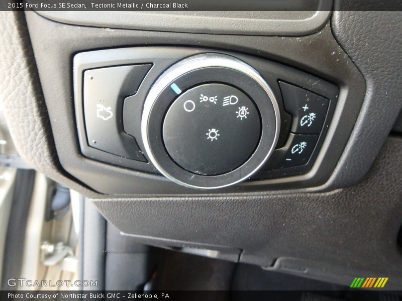 Tectonic Metallic / Charcoal Black 2015 Ford Focus SE Sedan