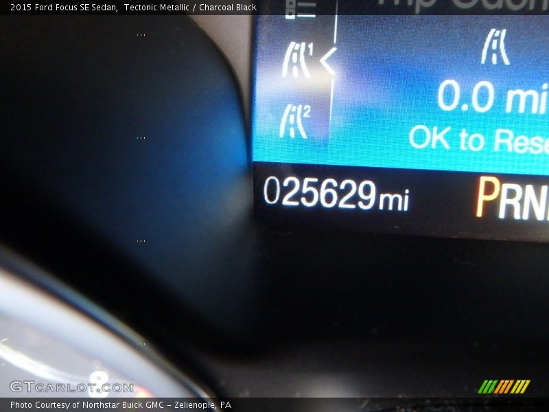Tectonic Metallic / Charcoal Black 2015 Ford Focus SE Sedan