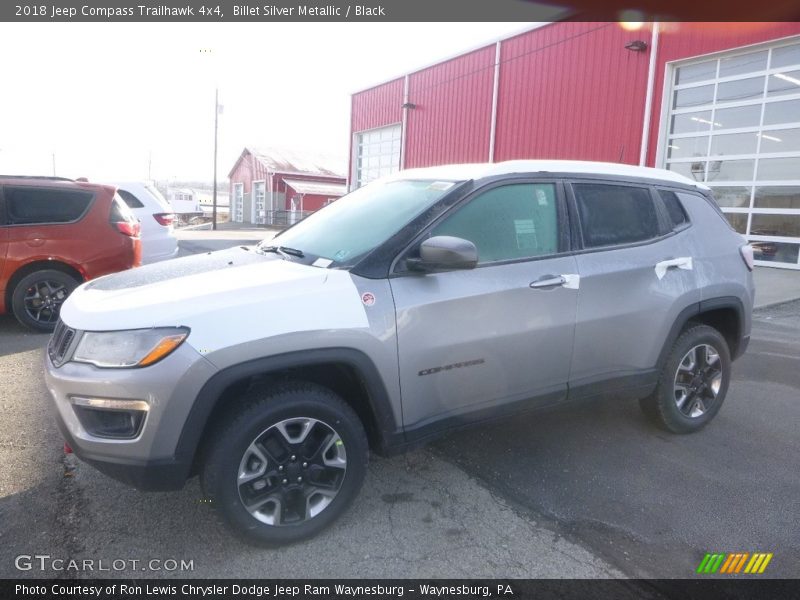 Front 3/4 View of 2018 Compass Trailhawk 4x4