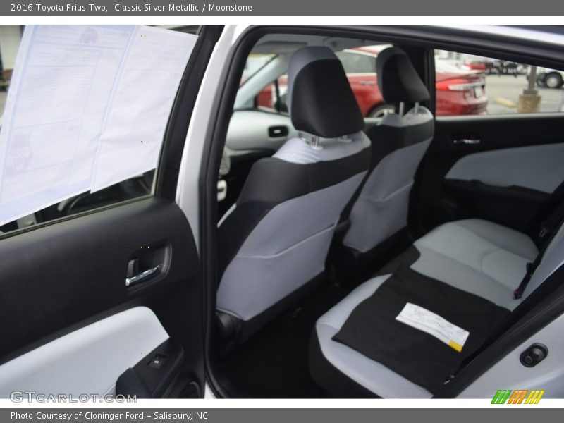 Classic Silver Metallic / Moonstone 2016 Toyota Prius Two