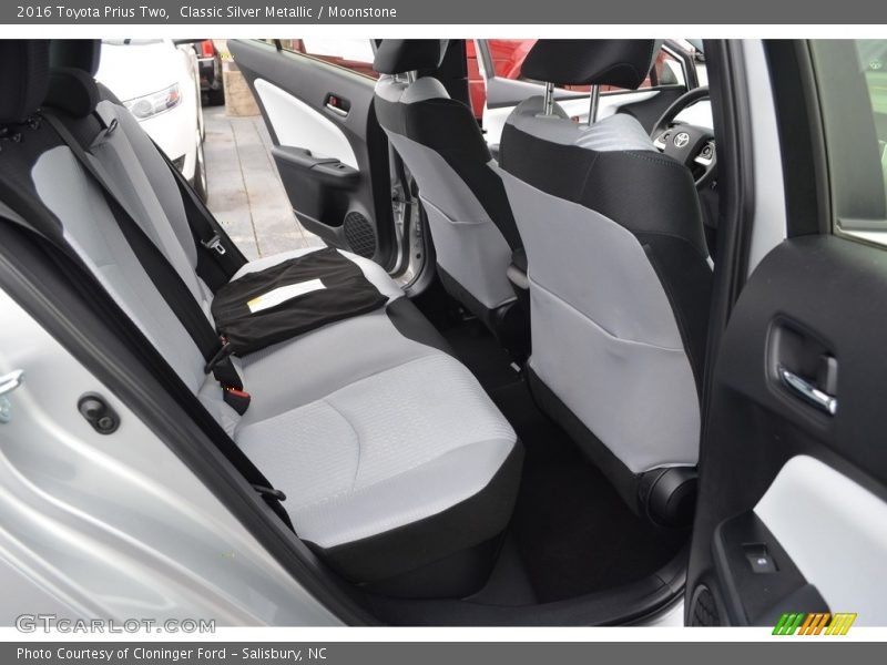 Classic Silver Metallic / Moonstone 2016 Toyota Prius Two