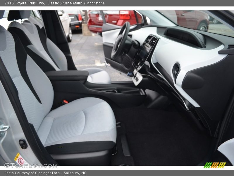 Classic Silver Metallic / Moonstone 2016 Toyota Prius Two