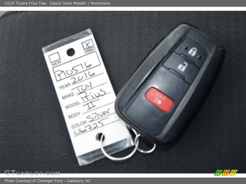 Classic Silver Metallic / Moonstone 2016 Toyota Prius Two