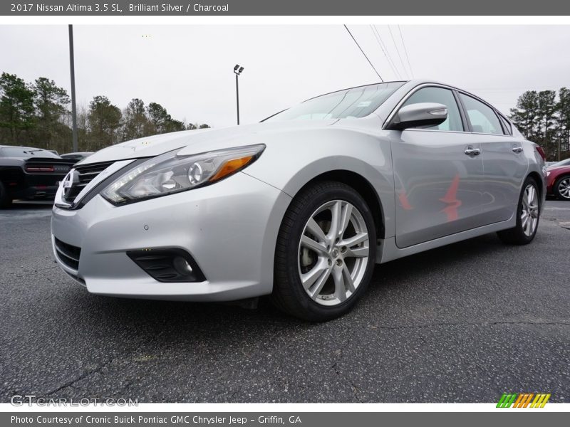 Front 3/4 View of 2017 Altima 3.5 SL