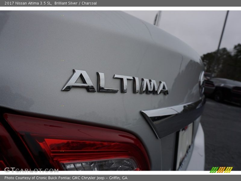  2017 Altima 3.5 SL Logo