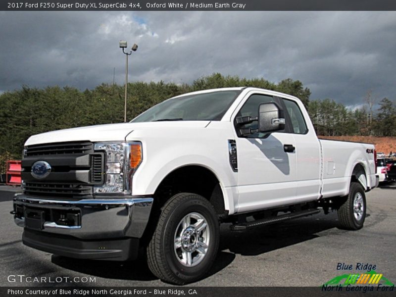Oxford White / Medium Earth Gray 2017 Ford F250 Super Duty XL SuperCab 4x4