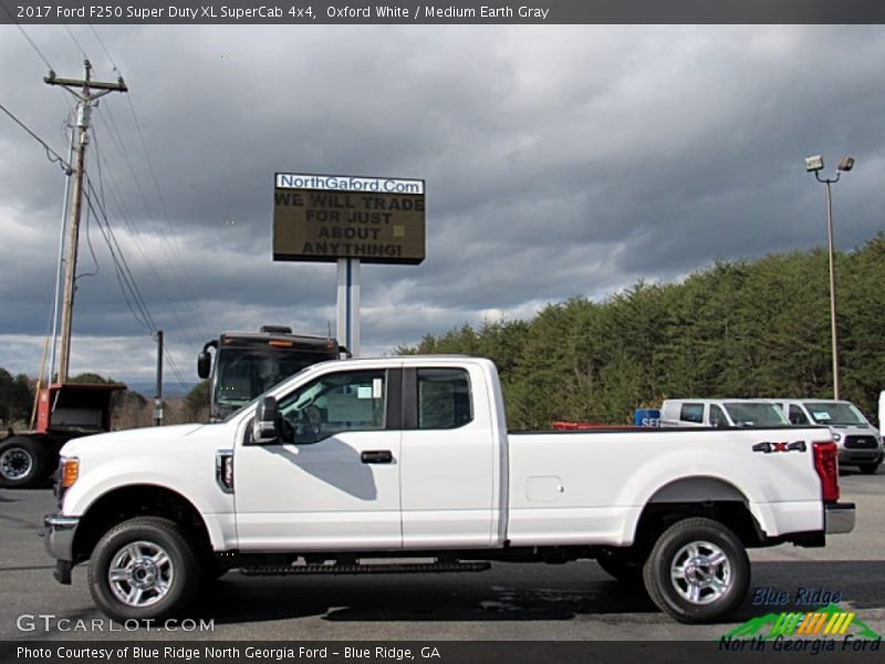 Oxford White / Medium Earth Gray 2017 Ford F250 Super Duty XL SuperCab 4x4