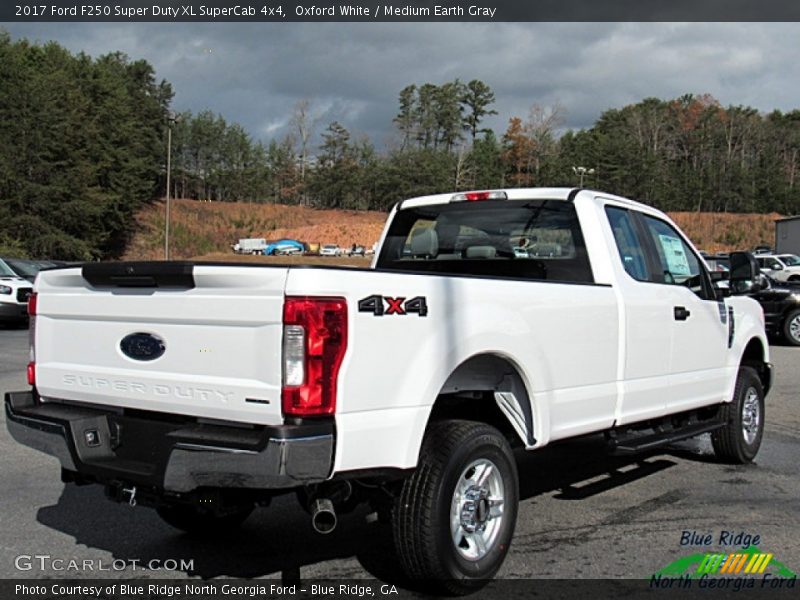 Oxford White / Medium Earth Gray 2017 Ford F250 Super Duty XL SuperCab 4x4