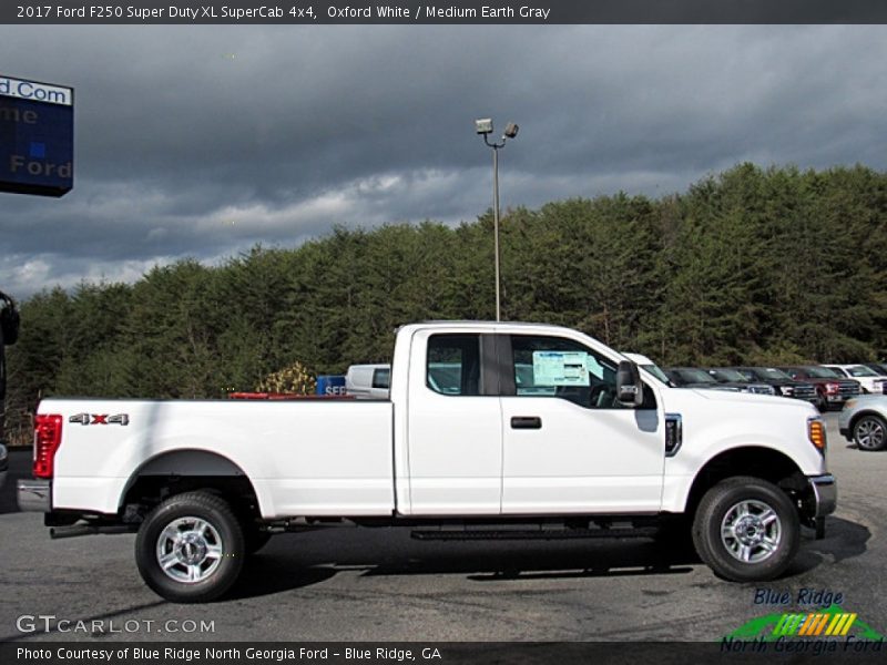 Oxford White / Medium Earth Gray 2017 Ford F250 Super Duty XL SuperCab 4x4