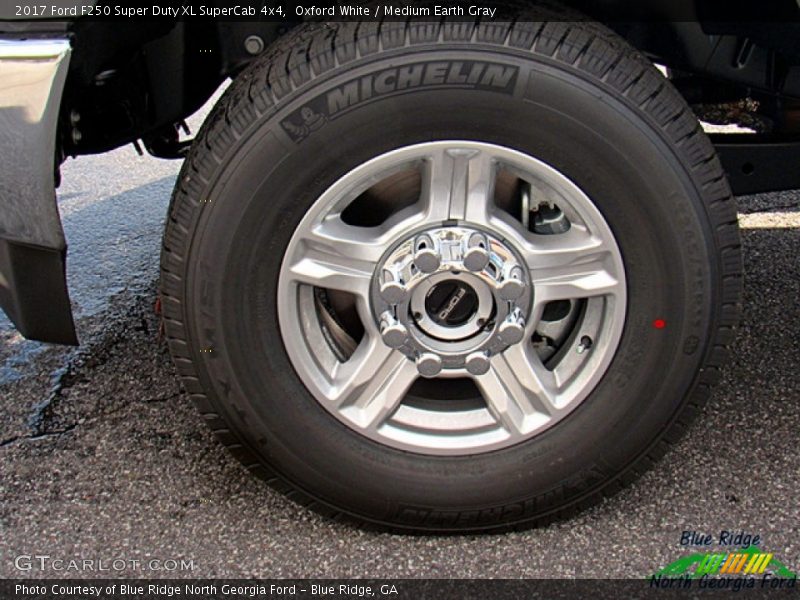 Oxford White / Medium Earth Gray 2017 Ford F250 Super Duty XL SuperCab 4x4
