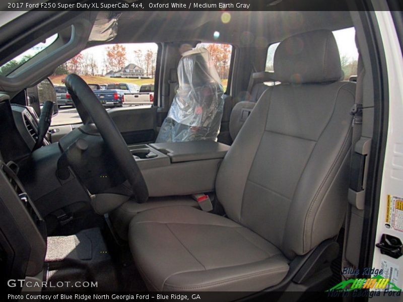 Oxford White / Medium Earth Gray 2017 Ford F250 Super Duty XL SuperCab 4x4