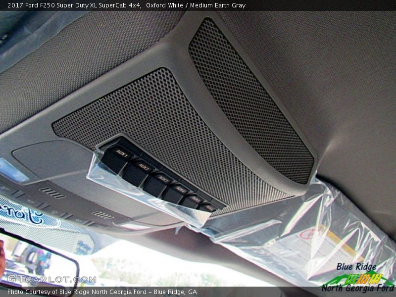 Oxford White / Medium Earth Gray 2017 Ford F250 Super Duty XL SuperCab 4x4