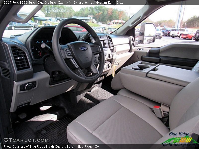 Oxford White / Medium Earth Gray 2017 Ford F250 Super Duty XL SuperCab 4x4