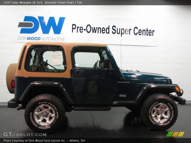 Emerald Green Pearl / Tan 1997 Jeep Wrangler SE 4x4