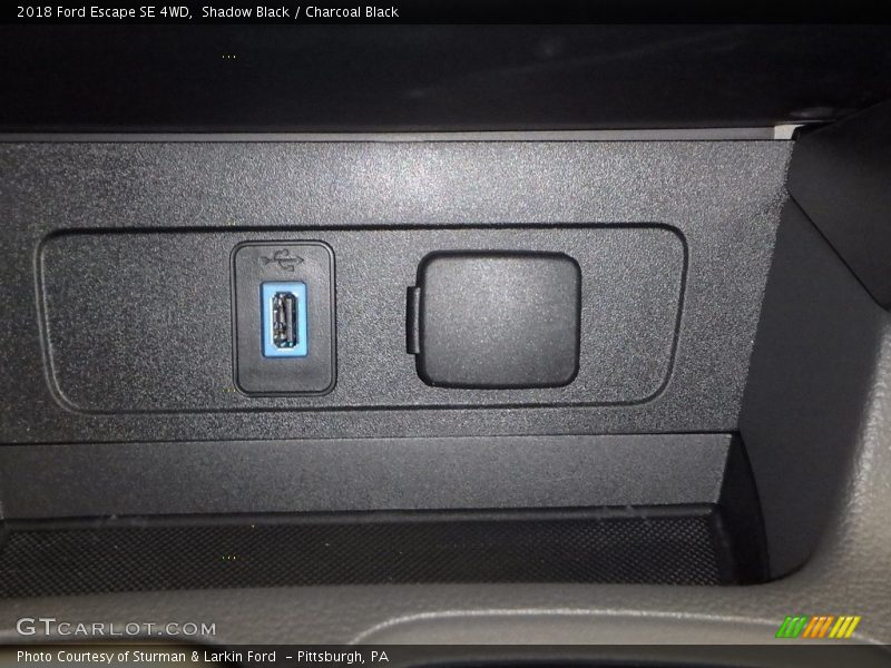 Shadow Black / Charcoal Black 2018 Ford Escape SE 4WD