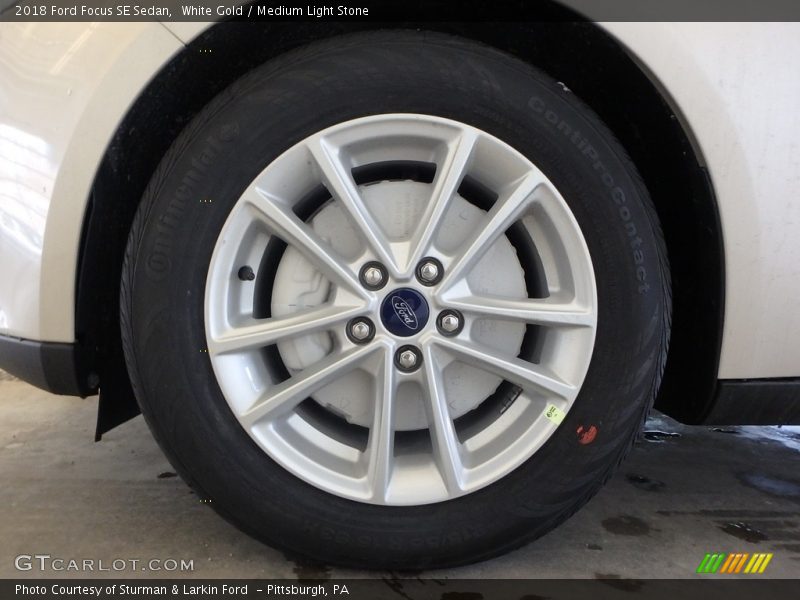 White Gold / Medium Light Stone 2018 Ford Focus SE Sedan