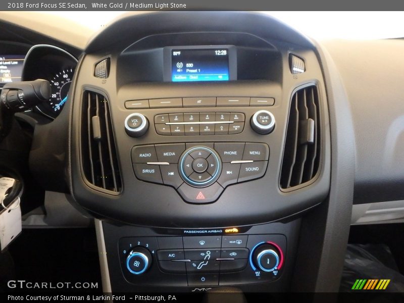 White Gold / Medium Light Stone 2018 Ford Focus SE Sedan
