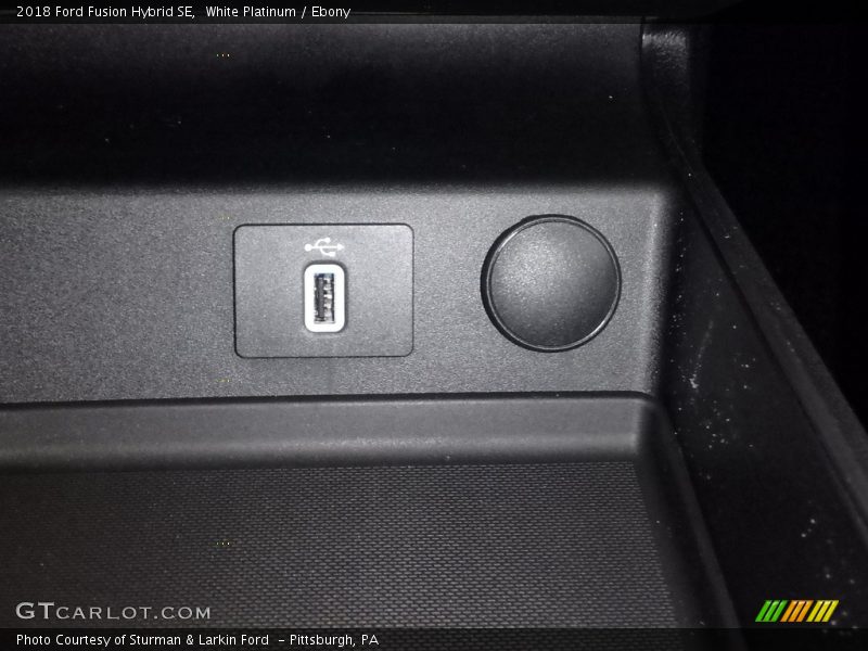 White Platinum / Ebony 2018 Ford Fusion Hybrid SE