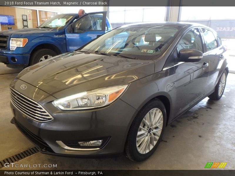 Magnetic / Charcoal Black 2018 Ford Focus Titanium Hatch