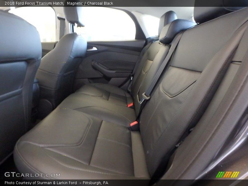 Magnetic / Charcoal Black 2018 Ford Focus Titanium Hatch