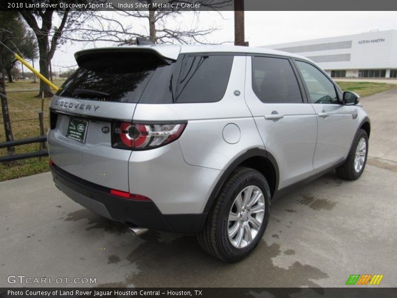 Indus Silver Metallic / Glacier 2018 Land Rover Discovery Sport SE
