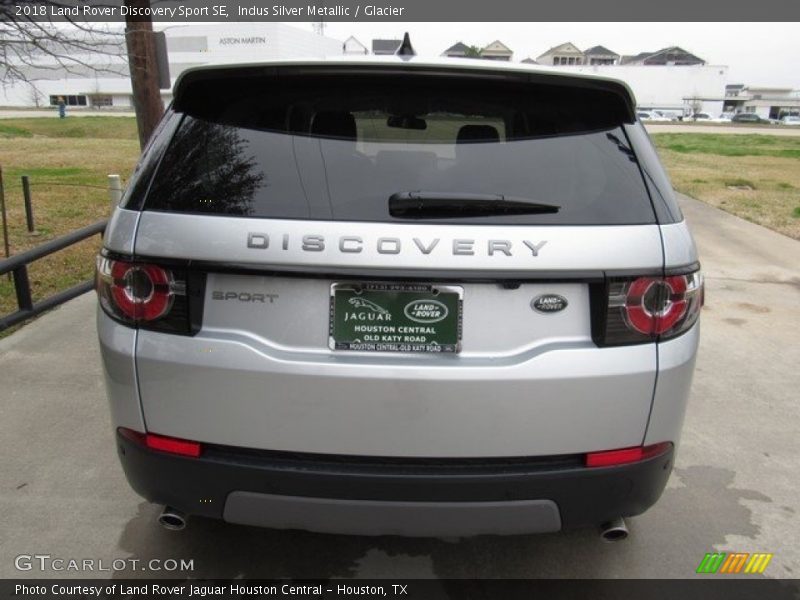 Indus Silver Metallic / Glacier 2018 Land Rover Discovery Sport SE