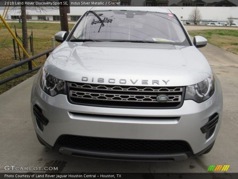 Indus Silver Metallic / Glacier 2018 Land Rover Discovery Sport SE