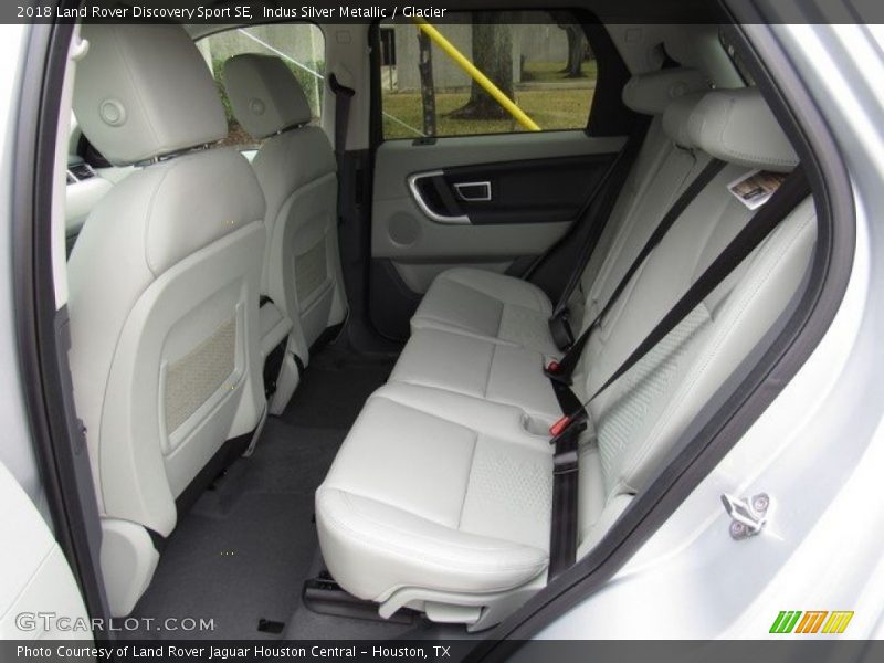 Indus Silver Metallic / Glacier 2018 Land Rover Discovery Sport SE