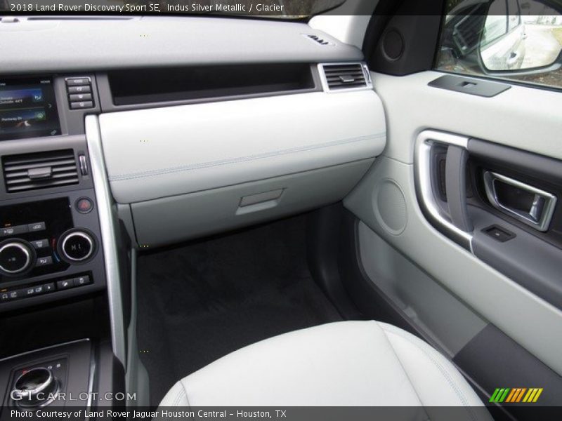 Indus Silver Metallic / Glacier 2018 Land Rover Discovery Sport SE