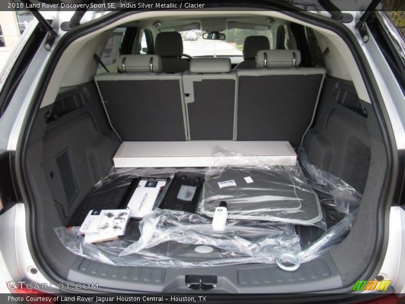 Indus Silver Metallic / Glacier 2018 Land Rover Discovery Sport SE
