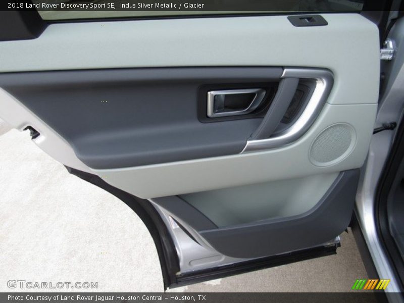Indus Silver Metallic / Glacier 2018 Land Rover Discovery Sport SE