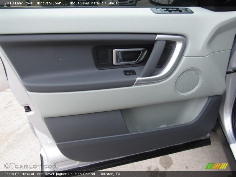 Indus Silver Metallic / Glacier 2018 Land Rover Discovery Sport SE