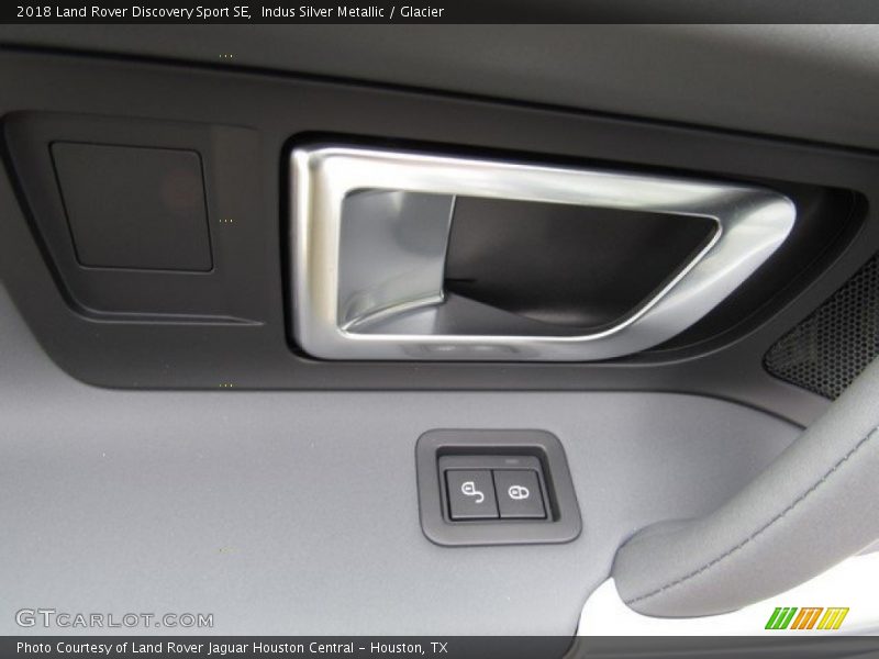 Indus Silver Metallic / Glacier 2018 Land Rover Discovery Sport SE