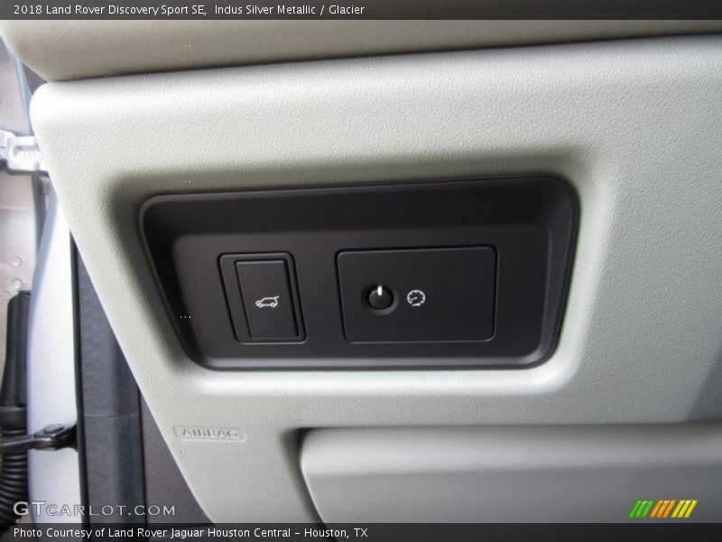 Indus Silver Metallic / Glacier 2018 Land Rover Discovery Sport SE
