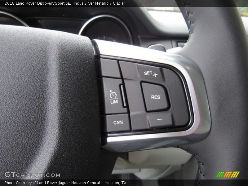 Indus Silver Metallic / Glacier 2018 Land Rover Discovery Sport SE