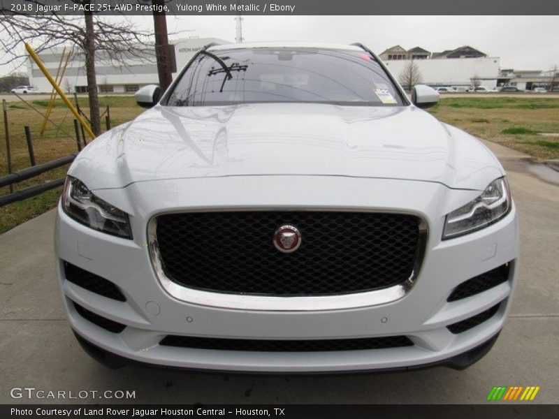 Yulong White Metallic / Ebony 2018 Jaguar F-PACE 25t AWD Prestige