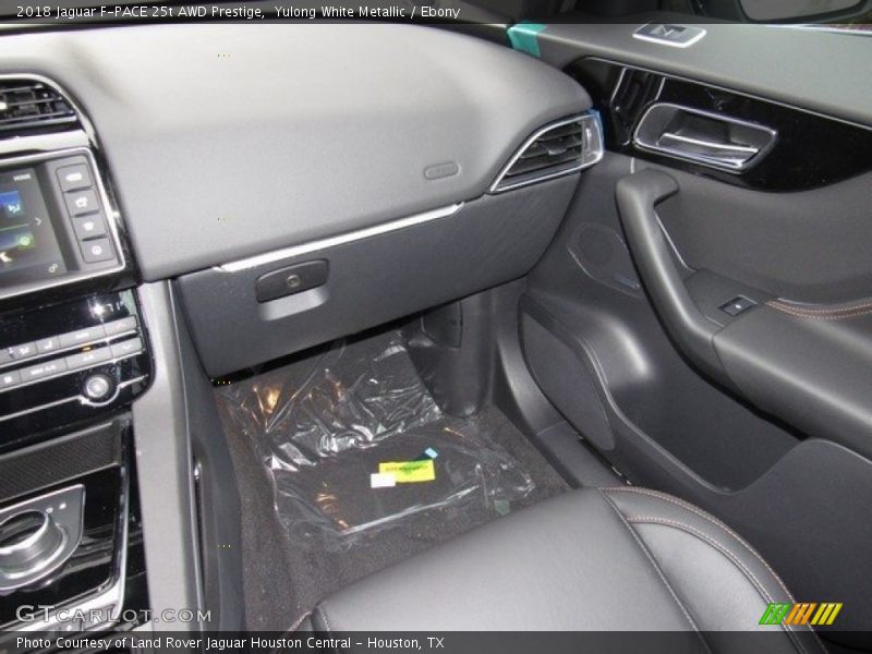 Yulong White Metallic / Ebony 2018 Jaguar F-PACE 25t AWD Prestige