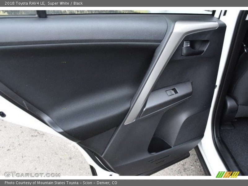 Super White / Black 2018 Toyota RAV4 LE