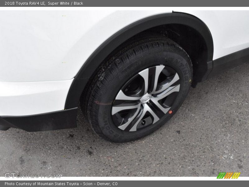 Super White / Black 2018 Toyota RAV4 LE