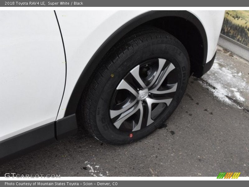 Super White / Black 2018 Toyota RAV4 LE